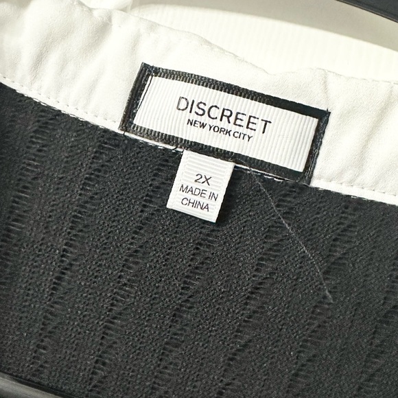 Discreet - Collared Blouse - Picture 3 of 3